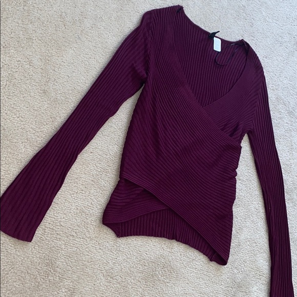 Purple criss cross sweater - Picture 2 of 3
